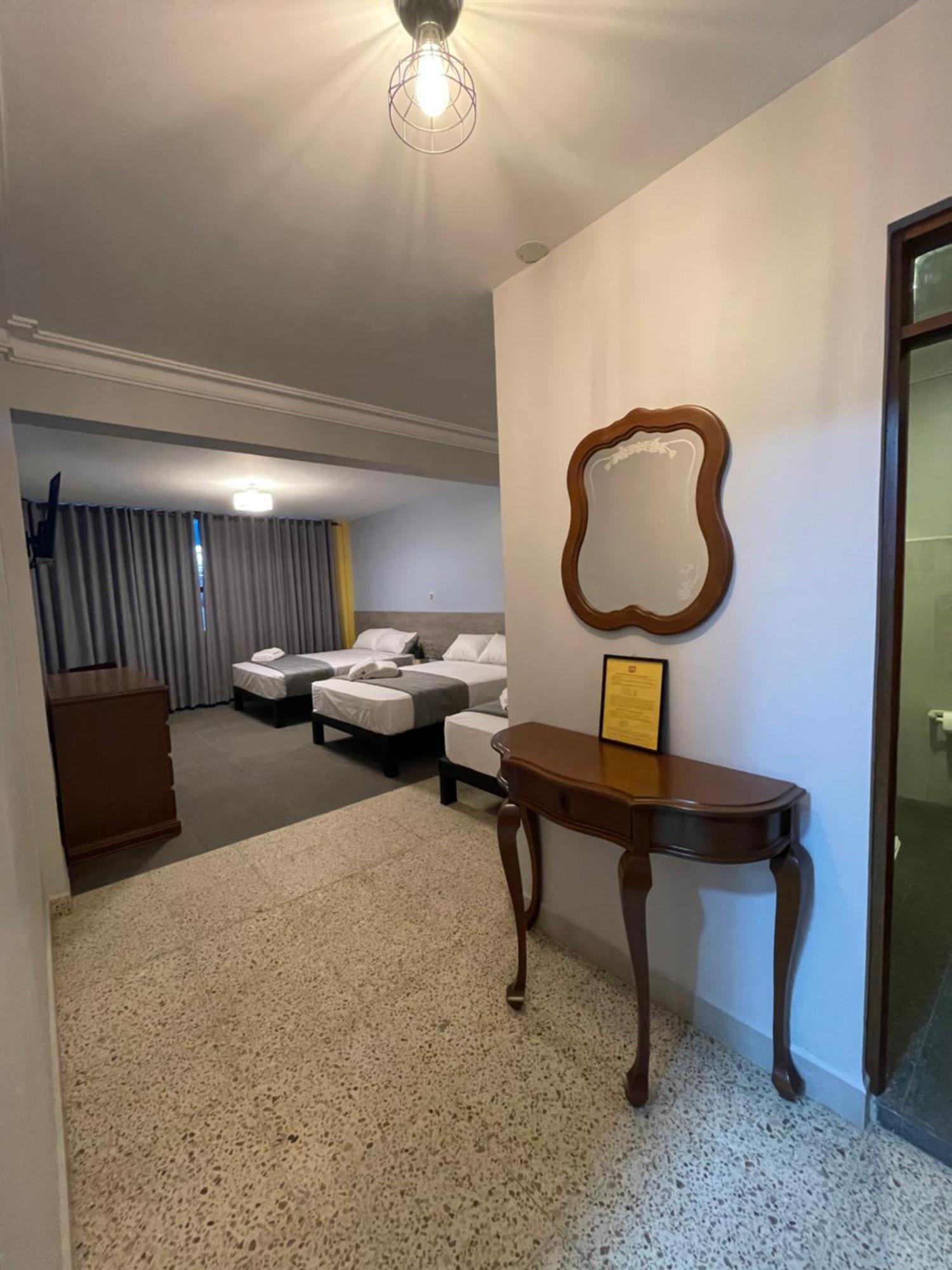 Izza Hotel Cochabamba Extérieur photo